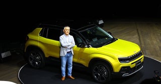 ゴルフ女子にもウケる！ ジープ初のEVはコンパクトで“かわいい”SUV