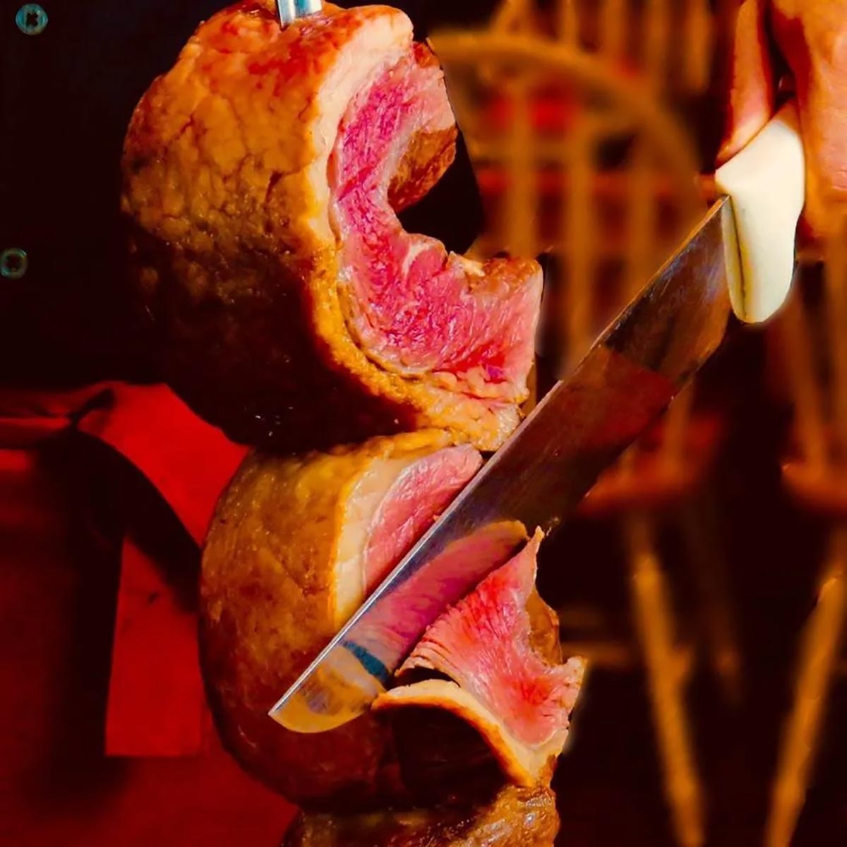 2026年最新！大阪・梅田で肉×飲み放題5選。シュラスコで肉食べ放題、隠れ家バルで鉄板焼、高級焼肉店まで編集部がおすすめ