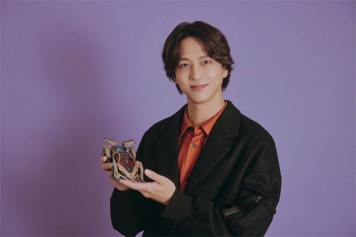 【迷宮のしおり】声優初挑戦の寺西拓人の誕生日を記念して江端⾥沙がイラスト描き下ろし！