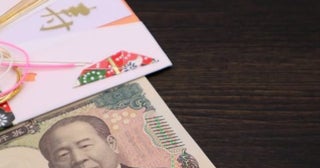 結婚式に持参する「ご祝儀」の平均っていくら？ 相場とされる「3万円」を包んでいる人はどれくらいいるの？