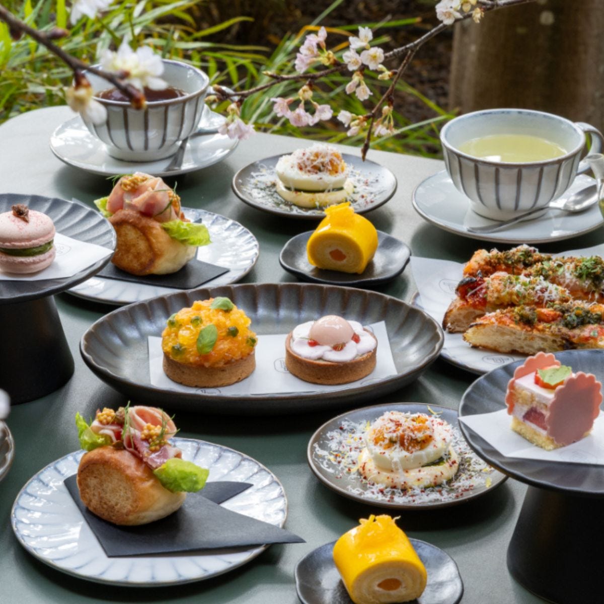 ホテル虎ノ門ヒルズ「ル プリスティン」から桜×デコポンのアフタヌーンティーが登場。新感覚のイタリアンセイボリーも