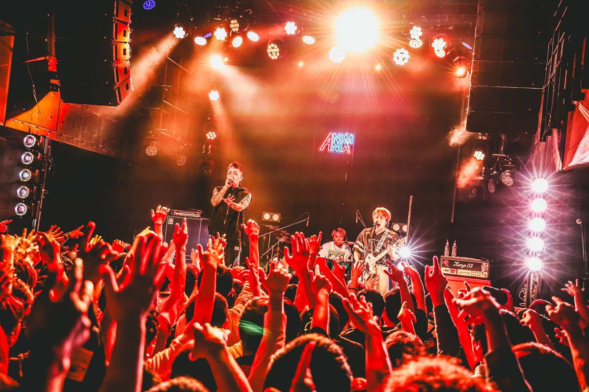 BACK-ON、20年の“青春”を鳴らした夜Veats Shibuyaを包んだ大合唱と誇り