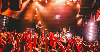 BACK-ON、20年の“青春”を鳴らした夜Veats Shibuyaを包んだ大合唱と誇り
