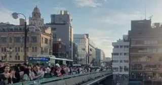 和食店の店主は「もう予約を取るのが怖い」バスには乗れず、神社仏閣はゴミだらけ…外国人観光客に圧迫される京都市民の叫び