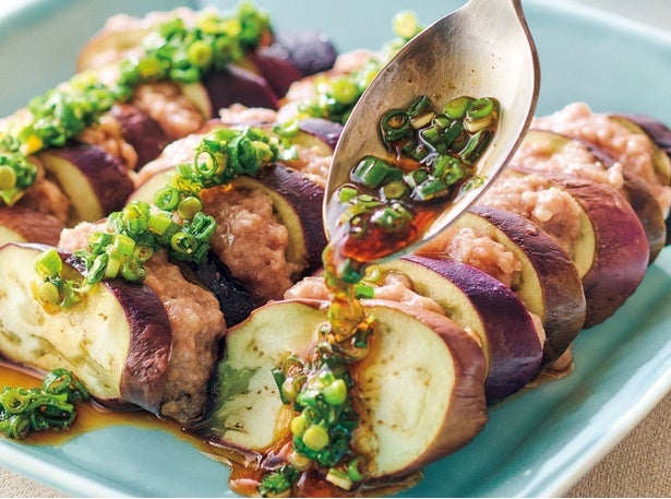【レンジで完結】とろけるなすに”シビ辛だれ”が最高！「ひき肉となすのレンチン蒸し麻辣だれ」