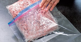 小分けの裏ワザで脱「化石」化！肉の種類別「大容量パック」の冷凍法