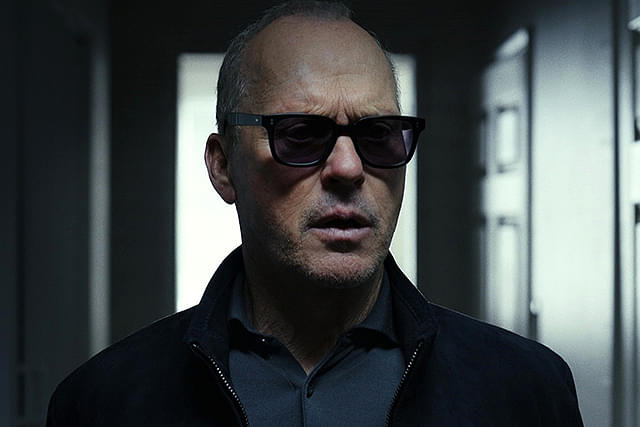 「殺し屋のプロット」あらすじ・概要・評論まとめ～失われていく記憶の中で実行される“完全犯罪の世界”でレジェンド俳優初共演～【おすすめの注目映画】