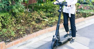 電動キックボード事故は「20代」が過半数!? 無免許の娘も最近「LUUP」を利用していますが、もしものときの「損害賠償」はどうなっているのでしょうか？ 注意点をあわせて解説