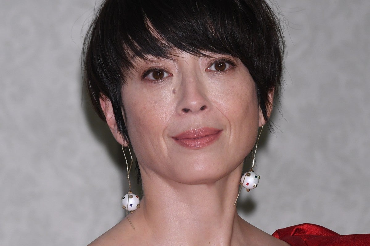 「だらしない」と批判も…宮沢りえ肩ひもずり落ち、タトゥー露出の“大胆ファッション”に夫・森田剛がかけた「熱烈フォロー」