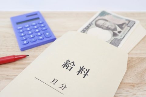 父から「今時30代なら年収500万円くらいが普通」と言われて不安に…。年収「350万円」は同年代と比べて低いのでしょうか？