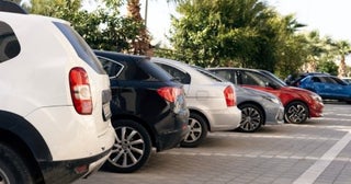 33歳独身で「年収350万円」です。同世代の友人はみんな車を持っていますが、私の年収でも維持できるのでしょうか？