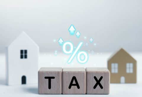 新築マイホームを考えています。住宅ローンに加えて固定資産税が50万円くらいかかると聞いて不安です。家を持つとこのくらいの負担がかかるのでしょうか？
