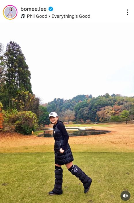 イ・ボミは真冬でもスカート!? ウェアブランドのコンペでさすがのコーデを披露