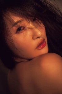 “驚異の101cm”抜群プロポーションの28歳美女、最大露出に挑んだ最新写真集