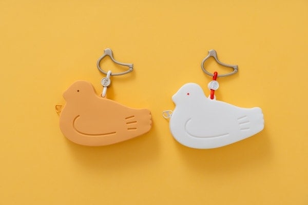 【鳩サブレー】8月10日は鳩の日！鳩サブレー1枚がぴったり収まるシリコンポーチ「はとっこ」を鳩の日限定で発売