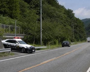「どんくさい運転しやがって！」あおり運転の男が怒号…車を蹴る暴挙に出た“ケンカ腰男”を一瞬で黙らせた意外な人物