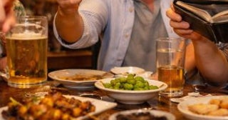 「店が潰される」迷惑客のせいで経営者夫婦が大ゲンカ…地元で開業した店に現れた“厚かましい常連客”の実態