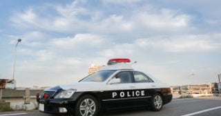 「怖い、どうしよう…」“あおり運転”してきた白いスポーツカー。危機一髪で警察に捕まるまで