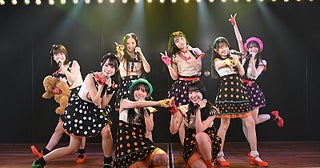 AKB48 19期研究⽣が待望の劇場公演デビュー 伊藤百花「5⼈で初⽇を迎えられてとても幸せ」