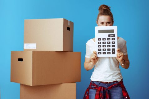 引っ越しの見積もりが「15万円」！ 1人分の荷物なので、引っ越し先で新しく家具家電を買いそろえたほうが「安上がり」でしょうか？