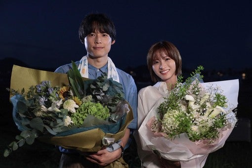 松村北斗・岡崎紗絵、ドラマ『告白-25年目の秘密-』クランクアップ！