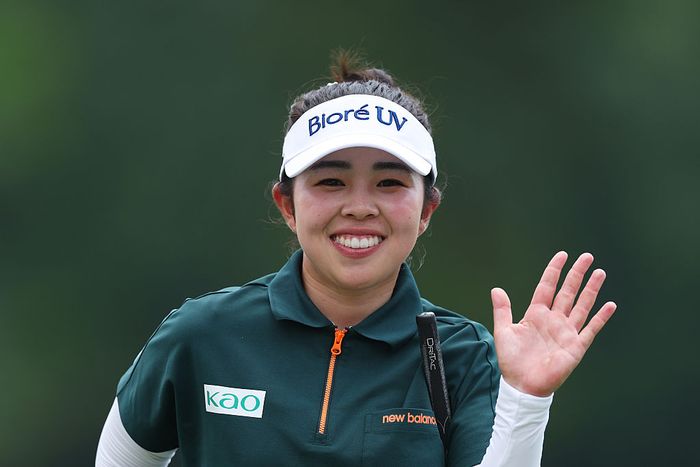 山下美夢有のように脱力して振るコツ切り返しで“鬼の形相”をやめて目尻を下げる