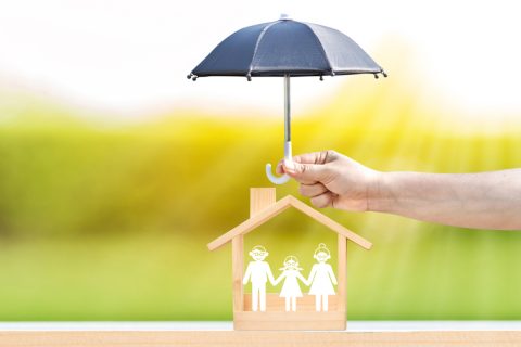 親が亡くなり、生命保険金1000万円を受け取る予定です。どのような手続きが必要で、税金はいくらくらいかかるのでしょうか？