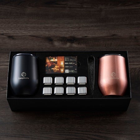 溶けない氷「ビアキューブ」とタンブラーを組み合わせたペアギフトが登場