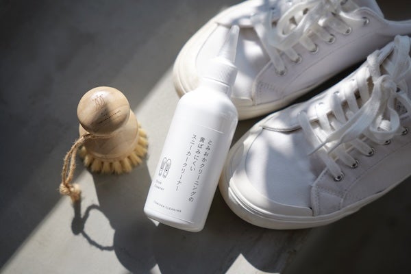 “黄ばみ戻り”を防止する液体スニーカークリーナーが登場。クリーニング店のプロが開発！