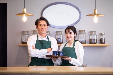 【名探偵コナン】安室透は「年収800万円」!? 国家公務員だから“喫茶ポアロ・黒の組織”の収入は「自分のお金」になってない？ 同世代の“男性会社員の年収”とも比較