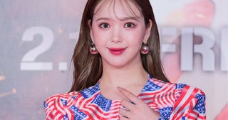 藤田ニコル、ド派手な“星条旗柄ドレス”でフォトコール登場「気合いを入れておしゃれしてきました」＜キャプテン・アメリカ：BNW＞