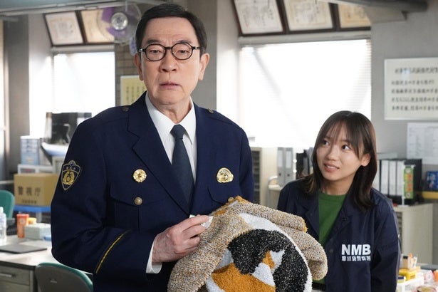 張り込み捜査中、坂東彌十郎“井伏”が佐藤二朗“誠”らの秘密について口を滑らす「そりゃ夫婦だもん」＜夫婦別姓刑事＞
