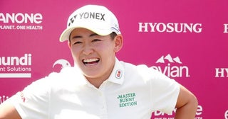 相棒と息ピッタリ「1人じゃない」岩井明愛が日本勢3人目のメジャー単独首位発進
