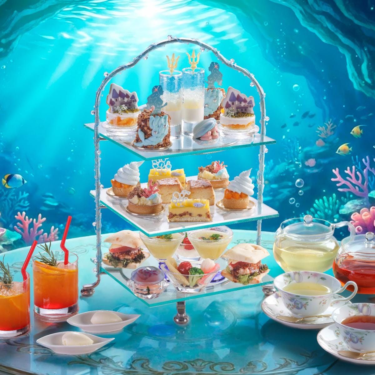 シェラトン都ホテル大阪から、『人魚姫』がテーマのアフタヌーンティー。貝殻の形のマカロンやサンゴを模したタルトなど