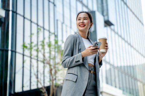 派遣で月収「30万円」の娘は、「正社員より残業が少なくて働きやすい」と言います。今の収入が高くても、“生涯賃金”では正社員とどれくらい差がつくのでしょうか？