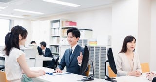 “政令指定都市”の「浜松」で市役所の事務職員として勤める知人。給与条件は一般の市町村よりも高いのでしょうか？