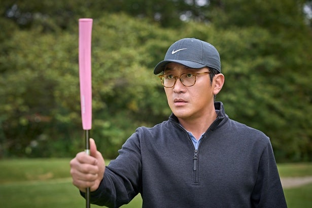 “接待ゴルフ”でまさかのビギナーズラック!?ハ・ジョンウ監督＆主演『ロビー！4000億円を懸けた仁義なき18ホール』本編映像