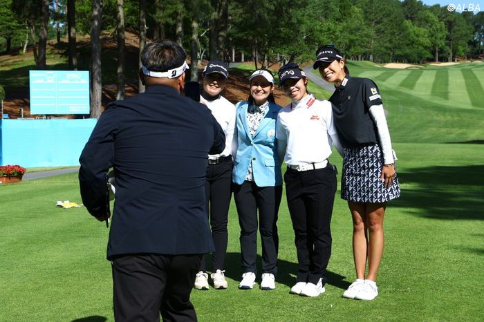 いよいよ自身の名前が冠された大会が開幕！ 宮里藍がプロアマで撮影した恒例の写真を公開、ファンに来場を呼び掛ける