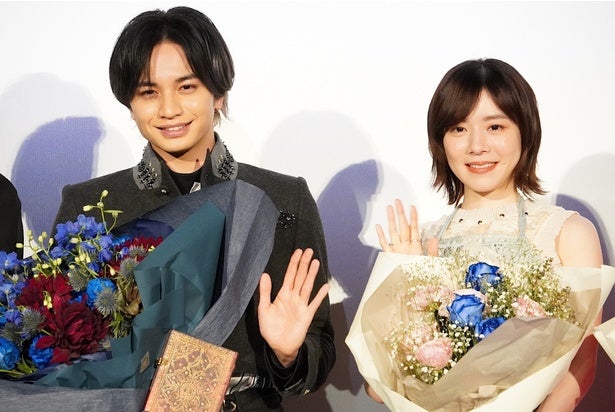 中島健人、『知らないカノジョ』共演者にそれぞれ異なる花束を 中島健人、『知らないカノジョ』共演者にそれぞれ異なる花束を