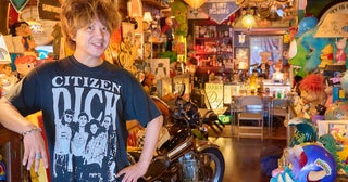 総額2000万円のアメリカントイで足の踏み場は1畳に…。コレクター芸人の解決策、90平米の賃貸倉庫を「大人の秘密基地」に600万円でリノベ