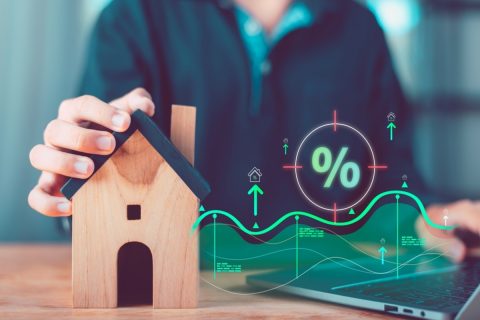 住宅ローン残高「4000万円」で変動金利を選んでいます。金利上昇のニュースを見て不安になりましたが、「5年ルール」があれば家計への影響はないのでしょうか？