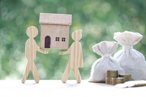 退職金「1500万円」で住宅ローン残高「1000万円」を完済したいと言う夫。利息は減っても、老後資金が一気になくなるのは不安です…。一括返済は本当に得なのでしょうか？