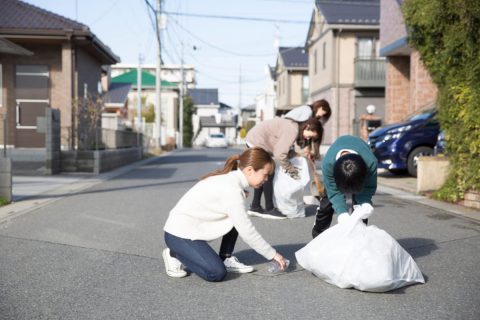 自治会の“掃除の日”に「仕事で参加できない」と言ったら「500円」請求された！ 町内会って“任意団体”ですよね？ それなのに「罰金は強制」なんですか？ 不参加者が費用を請求される理由
