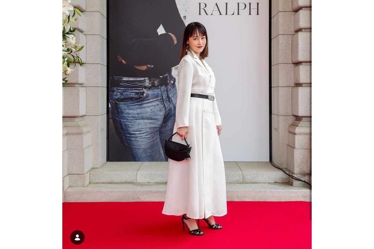 《下穿いてる？》“朝ドラ連続出演”女優“攻めすぎ”コーデで魅せた進化…人気俳優夫の“ドSダメ出し”、初舞台挑戦で広がる”表現の幅”