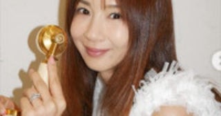 ほしのあき、49歳の近影にネット騒然「若々しすぎ」「スタイル抜群」「素敵」「美しい」夫は13歳年下＆1児の母