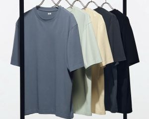 「時代遅れな印象」にならないユニクロ・GUの夏服3選。“1290円の最高傑作”など大人が買うべき「即戦力アイテム」