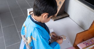 50代で再婚、二児が誕生した「ますだおかだ」岡田圭右さん、息子5歳の七五三！ キリリとした袴姿がかっこいい！！