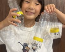 「虫を殺したくない」虫好きの8歳男子が発明した“コバエホイホイ”がスゴい！本人とママに話を聞くと