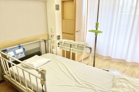 入院予定の父が「大部屋はゆっくり眠れない」と“個室”を希望！「どうせ高額療養費で戻ってくる」とのことですが、差額ベッド代も対象ですか？ 1日“8000円”かかるので心配です…