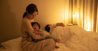 子どもの寝かしつけに1時間以上かかってイライラ。早く寝てほしいのに…【19時消灯ママのアドバイス】